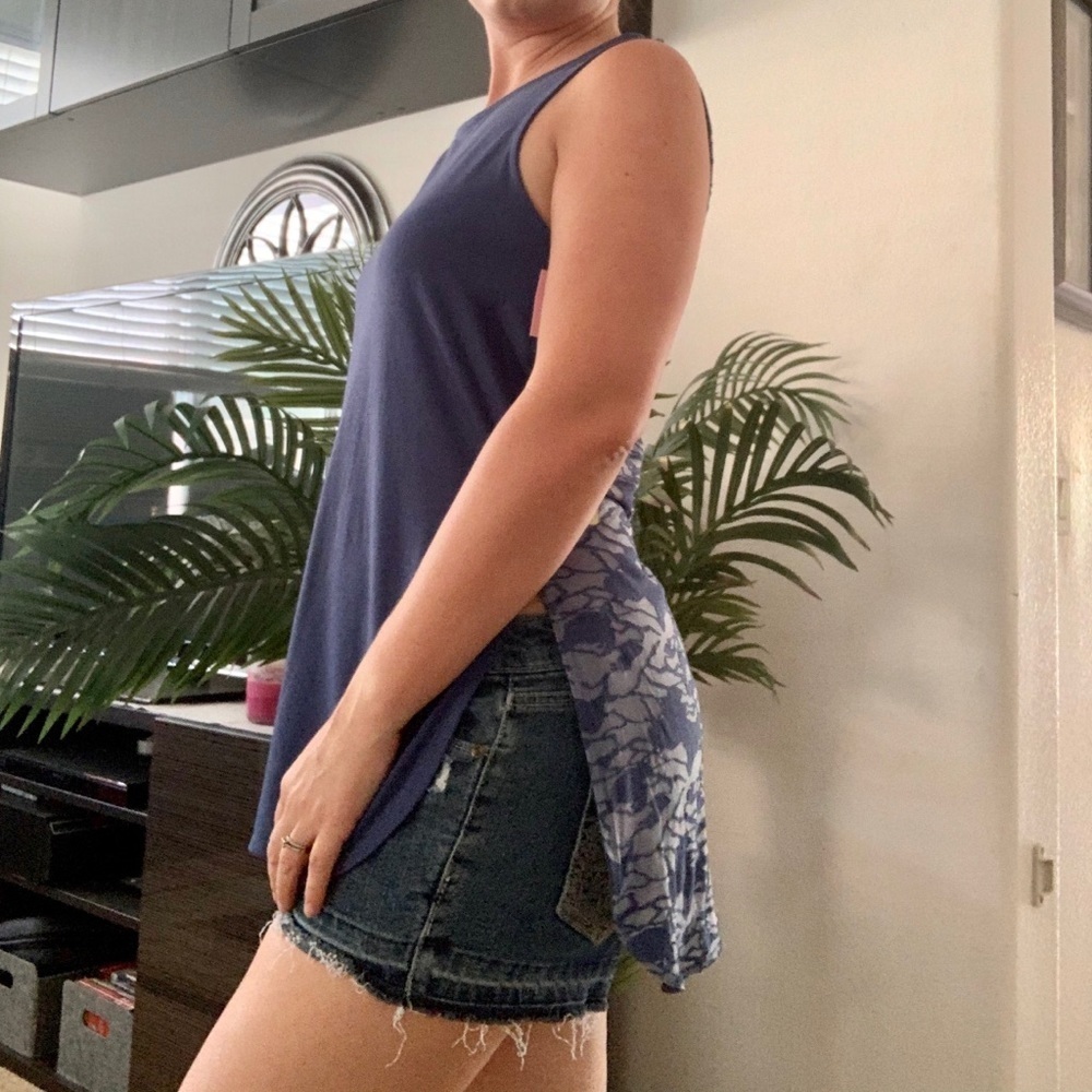 27. Blue top with fun design on the back - Picture 7 of 11